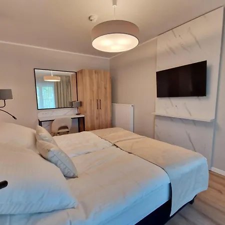 Cargo Przy Dworcu Glownym Pkp / Parking Apartman *